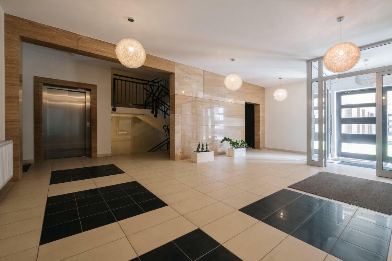 Modern Apartment Across The Ponds Βαρσοβία Εξωτερικό φωτογραφία